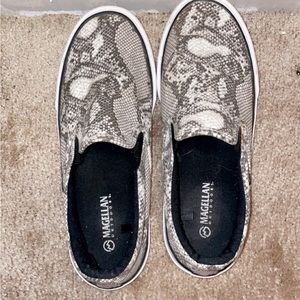 Not been worn other than 1 time